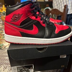 Air Jordan 1 Mid “Banned”